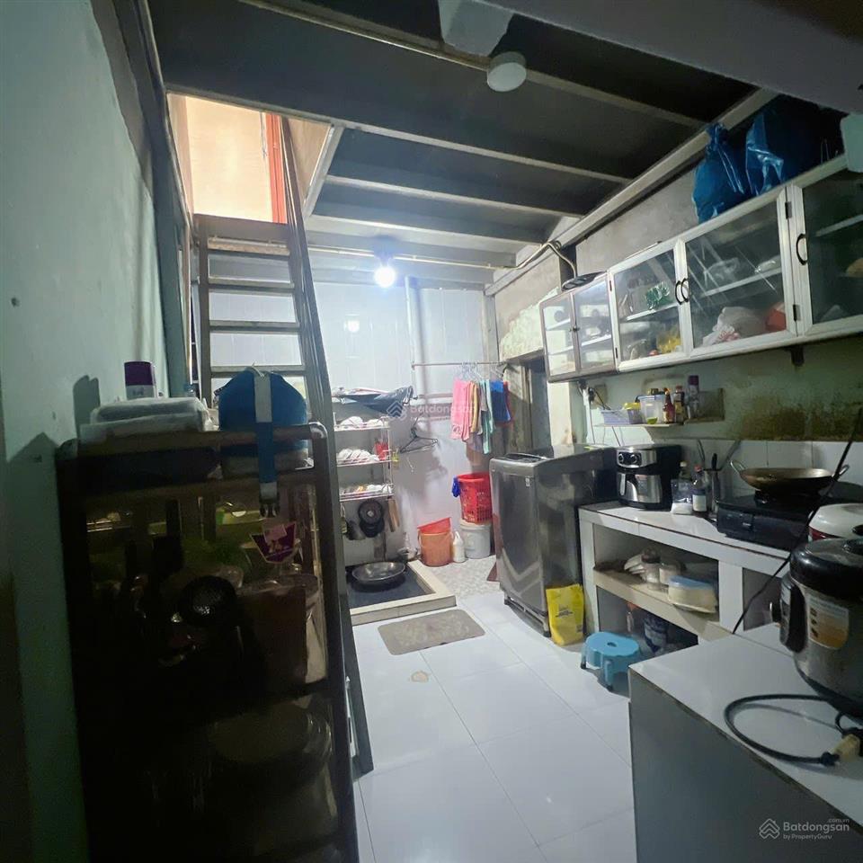 Bán nhà 2 mặt tiền hxh đường bến vân đồn  107m2 thích hợp xây chdv  giá 12 tỷ 5 còn thương lượng.