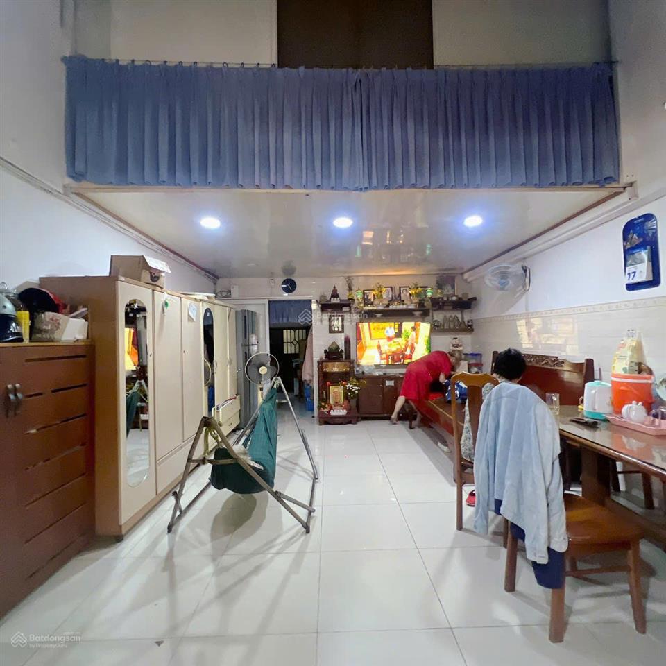 Bán nhà 2 mặt tiền hxh đường bến vân đồn  107m2 thích hợp xây chdv  giá 12 tỷ 5 còn thương lượng.