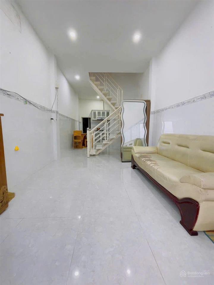 Bán nhà vị trí cực hiếm sát mặt tiền đường vĩnh hội. hẻm trước nhà 4m rộng rãi. giá 3 tỷ 850