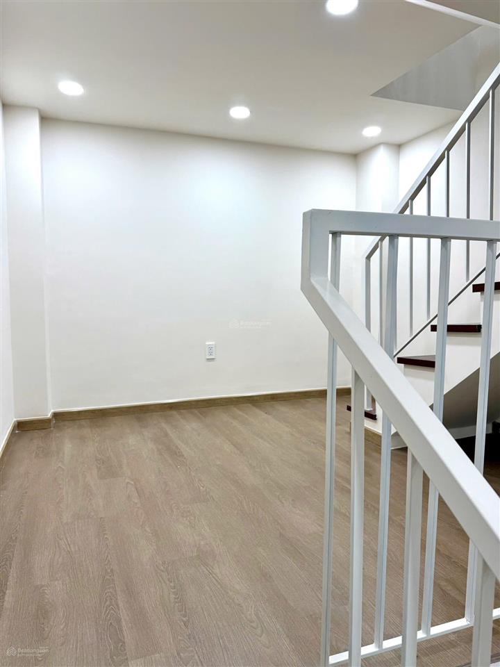 Chính chủ bán nhà 3 tầng nhà mới đẹp quận 4  3,3 tỷ