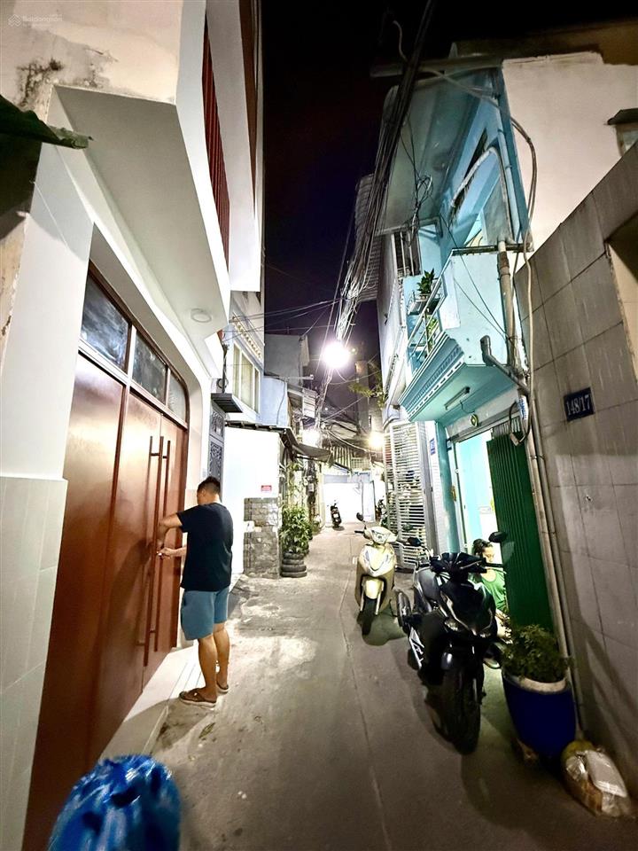 Chính chủ bán nhà 3 tầng nhà mới đẹp quận 4  3,3 tỷ