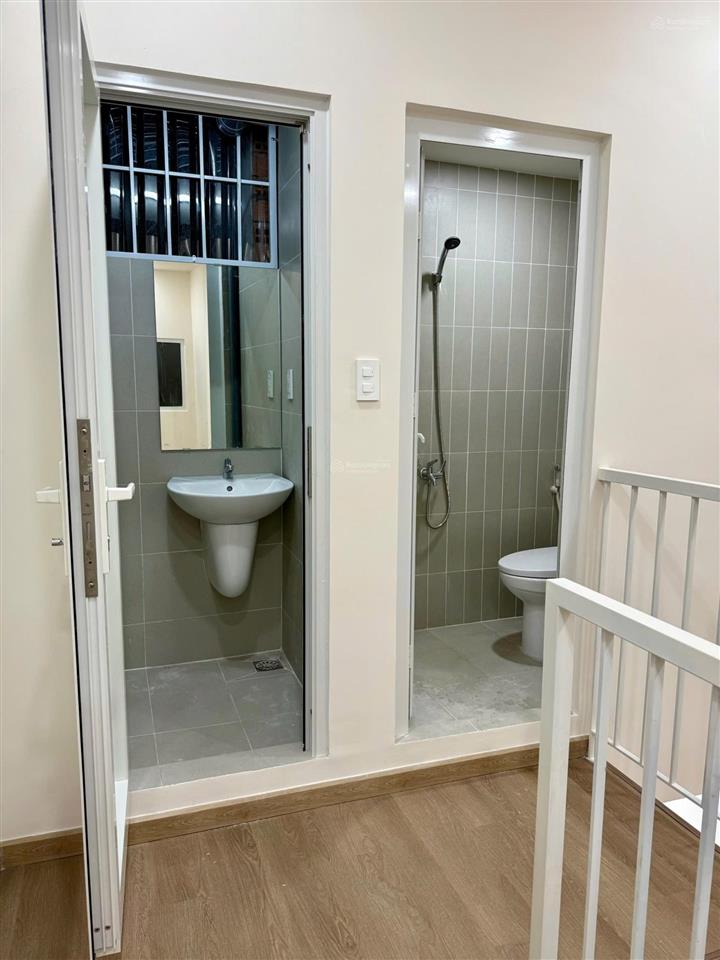 Chính chủ bán nhà 3 tầng nhà mới đẹp quận 4  3,3 tỷ