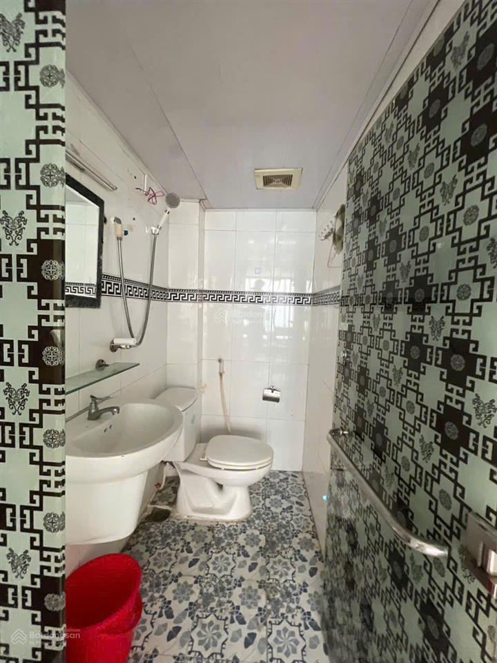 Chính chủ bán nhà 3 lầu, hẻm xe hơi 391 trần hưng đạo, dt 15m², không quy hoạch, giá 2 tỷ 950