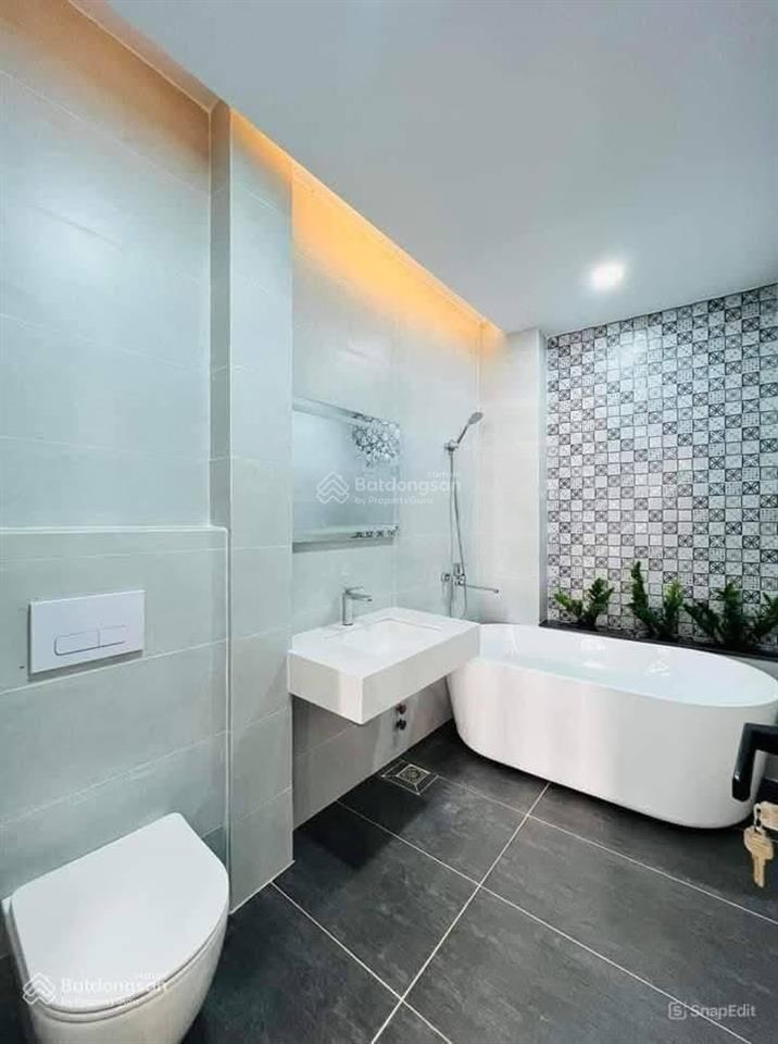 Biệt thự, hẻm 8m  khu vip tân sơn nhì  4 tầng, 8x17  cam kết chuẩn 100%