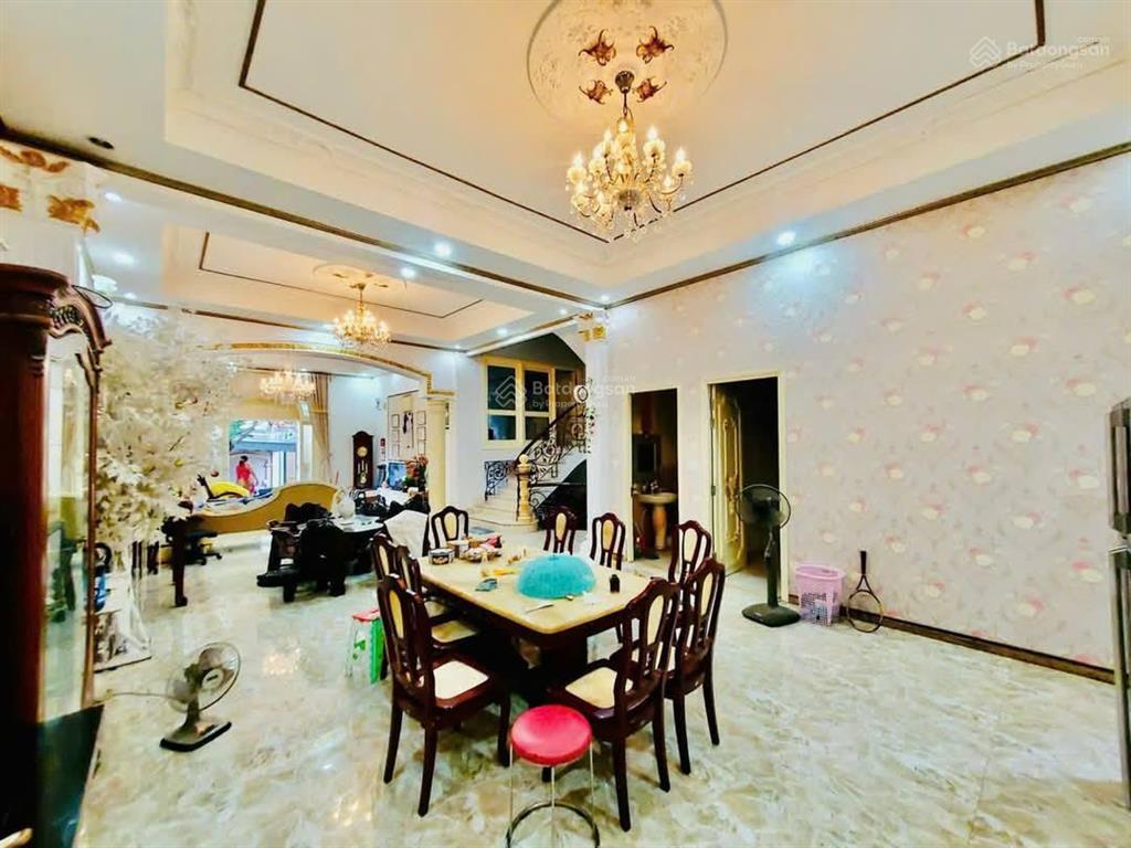 Biệt thự, hẻm 8m  khu vip tân sơn nhì  4 tầng, 8x17  cam kết chuẩn 100%