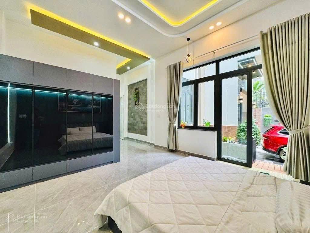 Biệt thự, hẻm 8m  trường sa, giáp q3  4 tầng, 7x12  cam kết chuẩn 100%