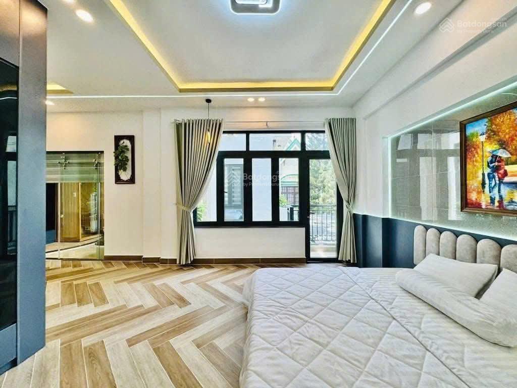 Biệt thự, hẻm 8m  trường sa, giáp q3  4 tầng, 7x12  cam kết chuẩn 100%
