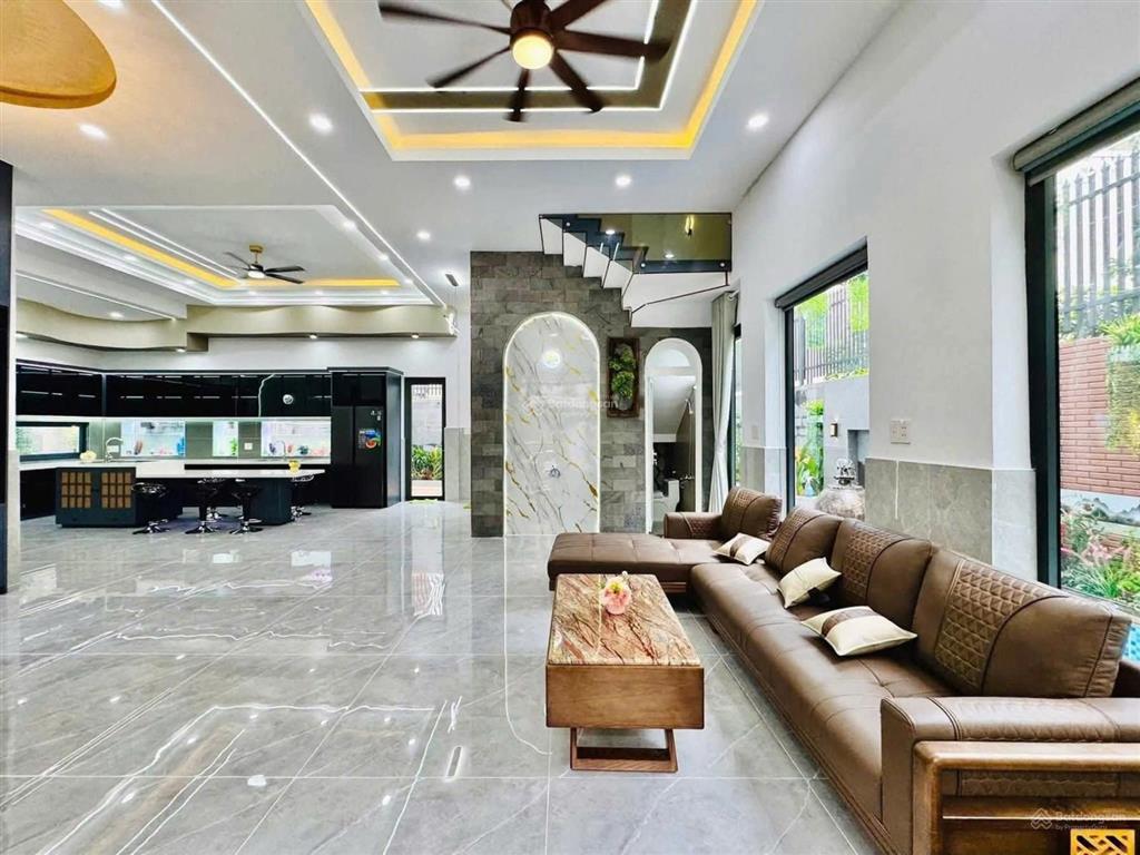Biệt thự, hẻm 8m  trường sa, giáp q3  4 tầng, 7x12  cam kết chuẩn 100%