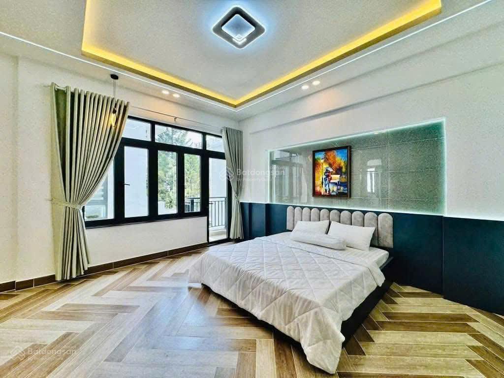 Biệt thự, hẻm 8m  trường sa, giáp q3  4 tầng, 7x12  cam kết chuẩn 100%