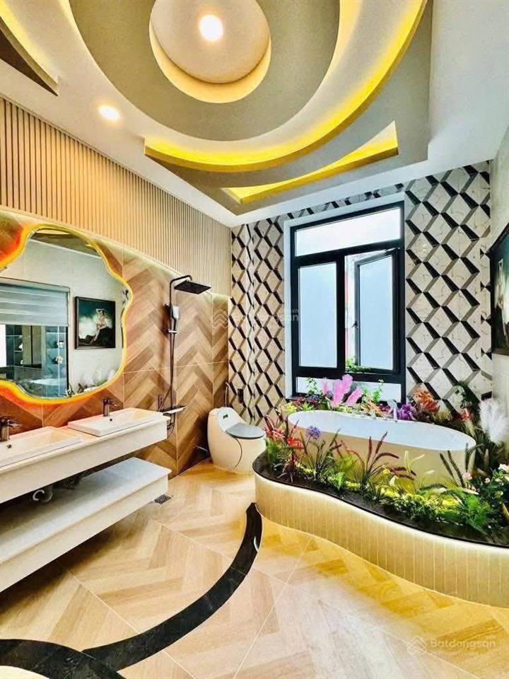 Biệt thự, hẻm 8m  trường sa, giáp q3  4 tầng, 7x12  cam kết chuẩn 100%