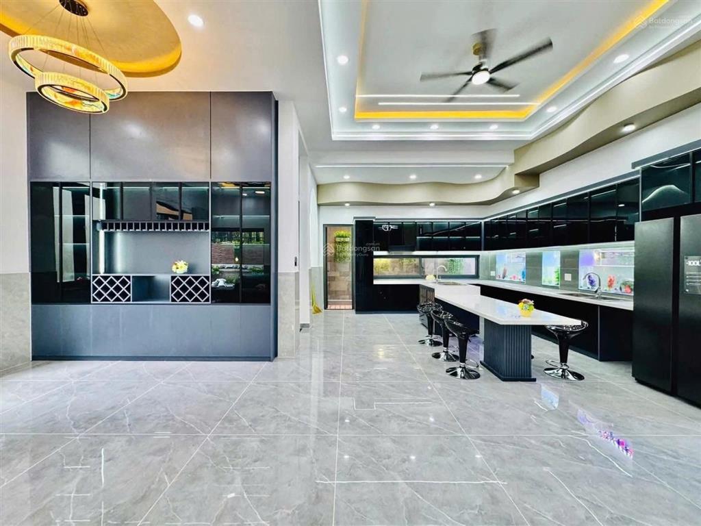 Biệt thự, hẻm 8m  trường sa, giáp q3  4 tầng, 7x12  cam kết chuẩn 100%