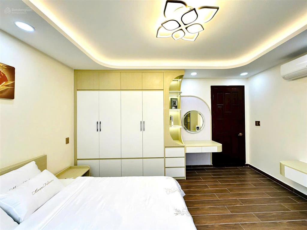 Nhà đẹp, hẻm 8m  khu vip bàu cát  5 tầng, 5x16m  cam kết chuẩn 100%