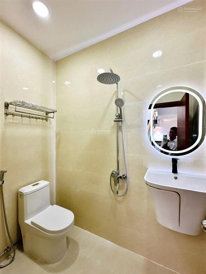 Nhà đẹp, hẻm 8m  khu vip bàu cát  5 tầng, 5x16m  cam kết chuẩn 100%