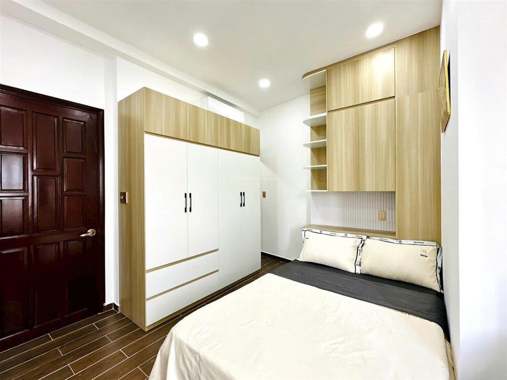 Nhà đẹp, hẻm 8m  khu vip bàu cát  5 tầng, 5x16m  cam kết chuẩn 100%