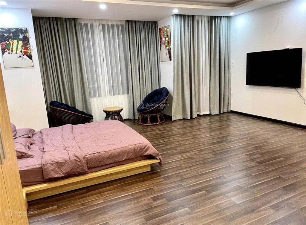 Hẻm 8m  khu vip đồng đen  5 tầng, 5x16  tặng full nội thất