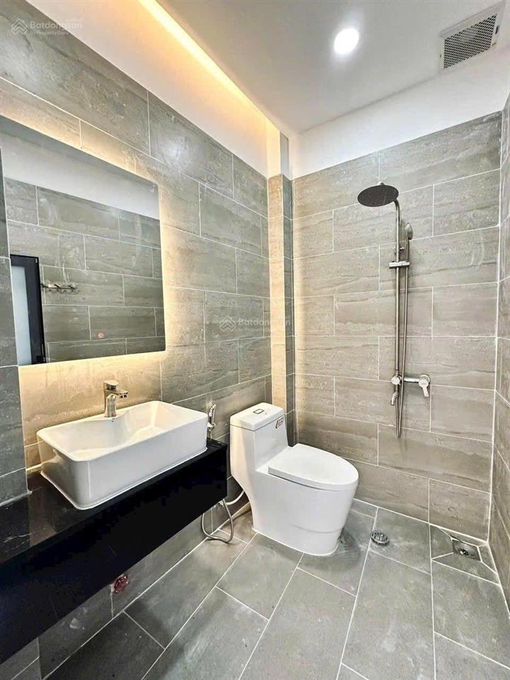 Hẻm 8m  khu vip đồng đen  5 tầng, 5x16  tặng full nội thất