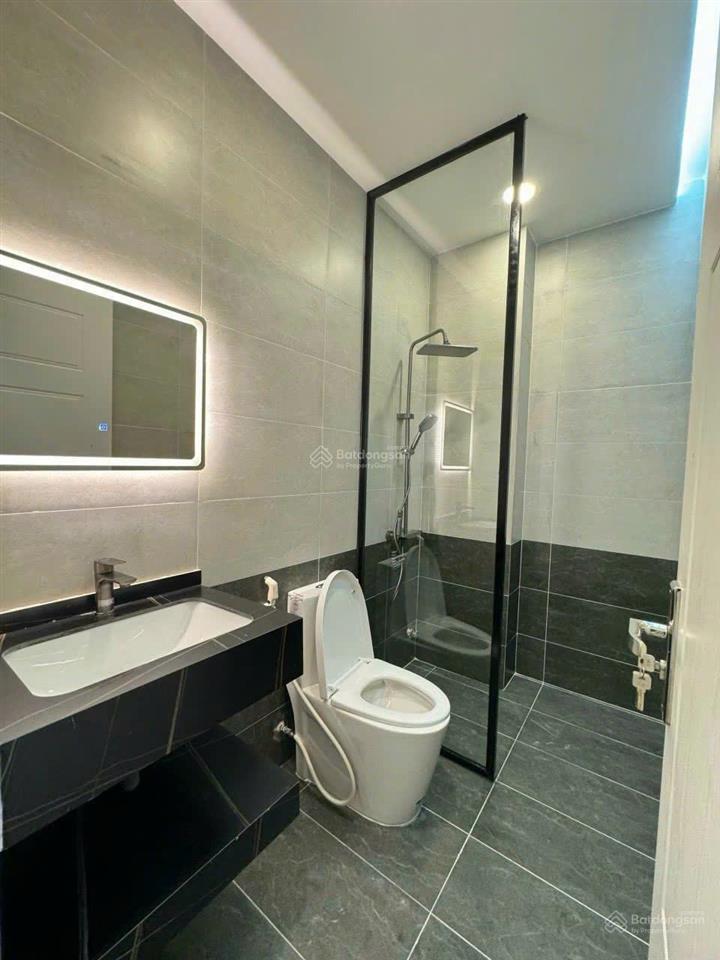 Hẻm 8m  khu vip nguyễn bá tòng  5 tầng, 5x18  tặng full nội thất