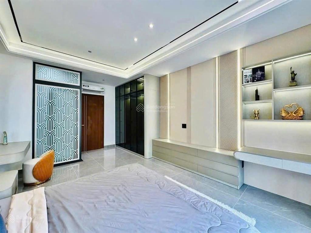 Hẻm 8m  khu vip nguyễn bá tòng  5 tầng, 5x18  tặng full nội thất