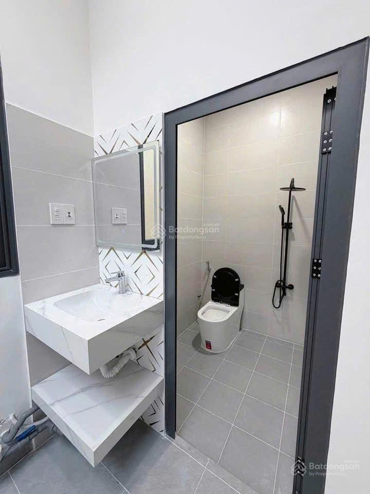 Kèo thơm xuất hiện, nhà 2 lầu sổ riêng thổ cư 100%. 1 sẹc cuối đường huỳnh văn nghệ nối dài