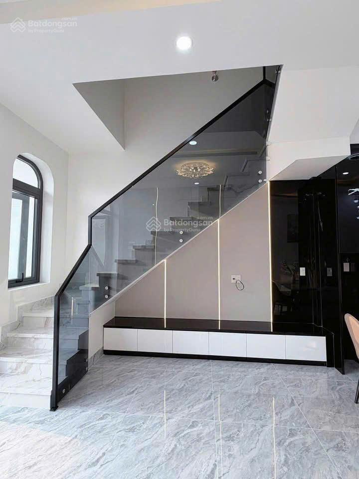 Kèo thơm xuất hiện, nhà 2 lầu sổ riêng thổ cư 100%. 1 sẹc cuối đường huỳnh văn nghệ nối dài