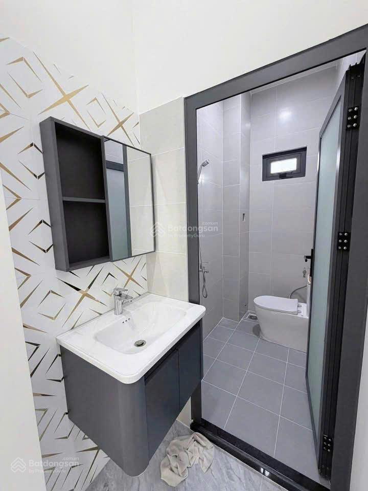 Kèo thơm xuất hiện, nhà 2 lầu sổ riêng thổ cư 100%. 1 sẹc cuối đường huỳnh văn nghệ nối dài