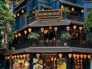 Cho thuê nhà mặt phố nguyễn du. dt 1500m2 (300m2x4t + 300m2 sân). mt 25m