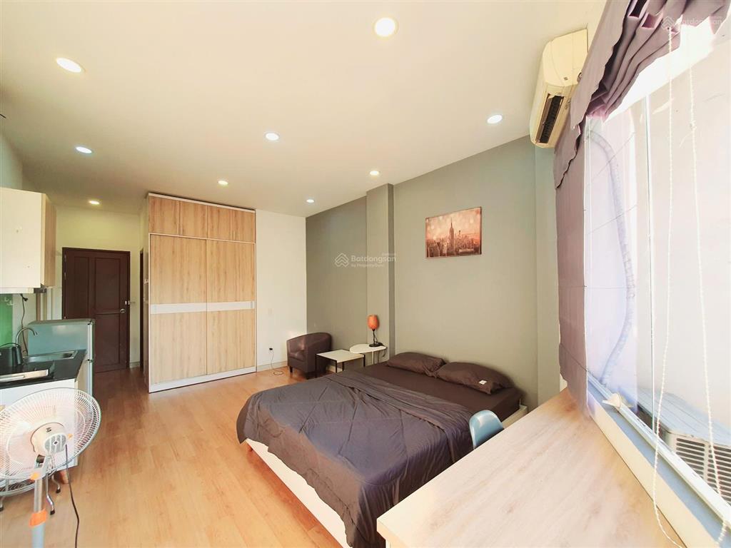 Studio ban công thang máy view bờ kè hoàng sa q3