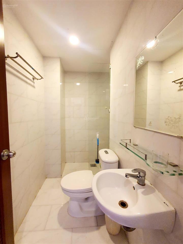 Studio ban công thang máy view bờ kè hoàng sa q3