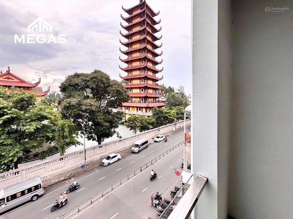 Căn hộ ban công siêu rộng mặt tiền lê hồng phong, quận 10 full nội thất