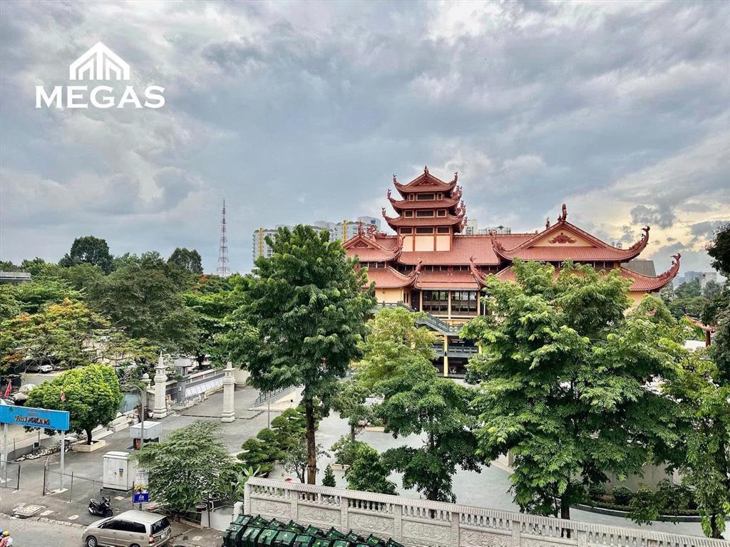 Căn hộ ban công siêu rộng mặt tiền lê hồng phong, quận 10 full nội thất