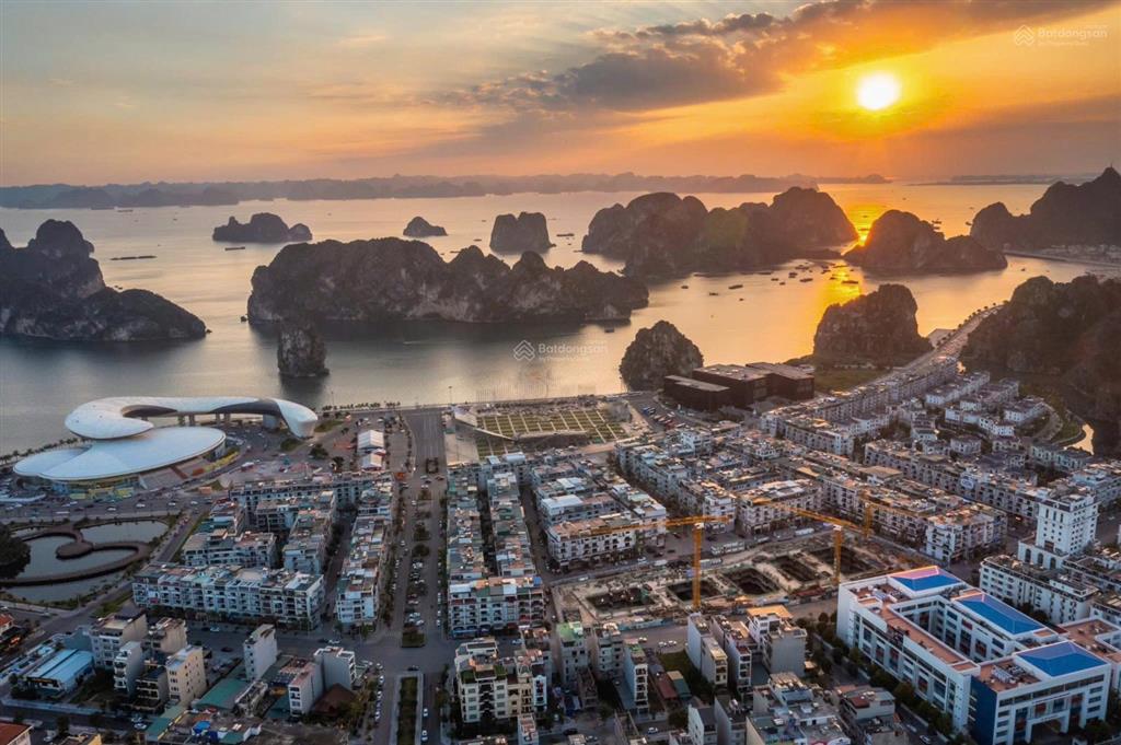 E tiến gdkd dự án mon bay tv bán cặp căn góc ngoại giao đẹp nhất tầng 25 người nhà cđt giá 4.x tỷ