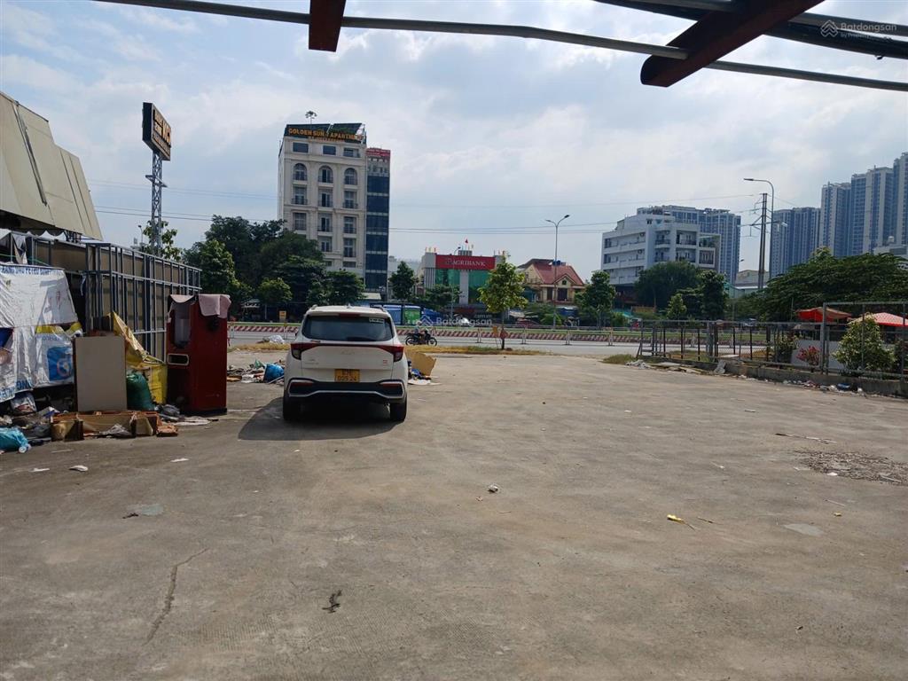 Cho thuê đất mặt tiền 40 nguyễn văn linh