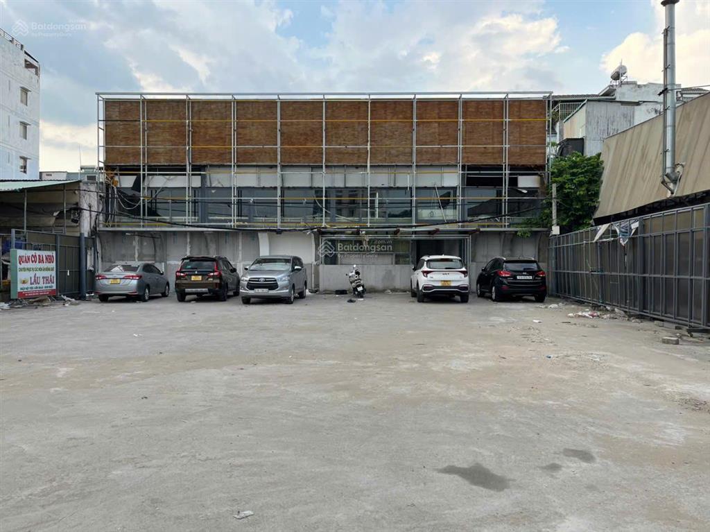 Cho thuê đất mặt tiền 40 nguyễn văn linh