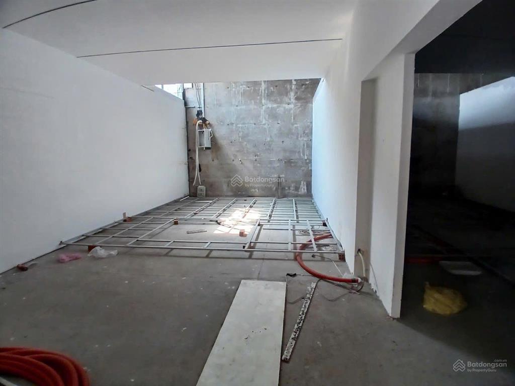 Cho thuê đất mặt tiền 40 nguyễn văn linh