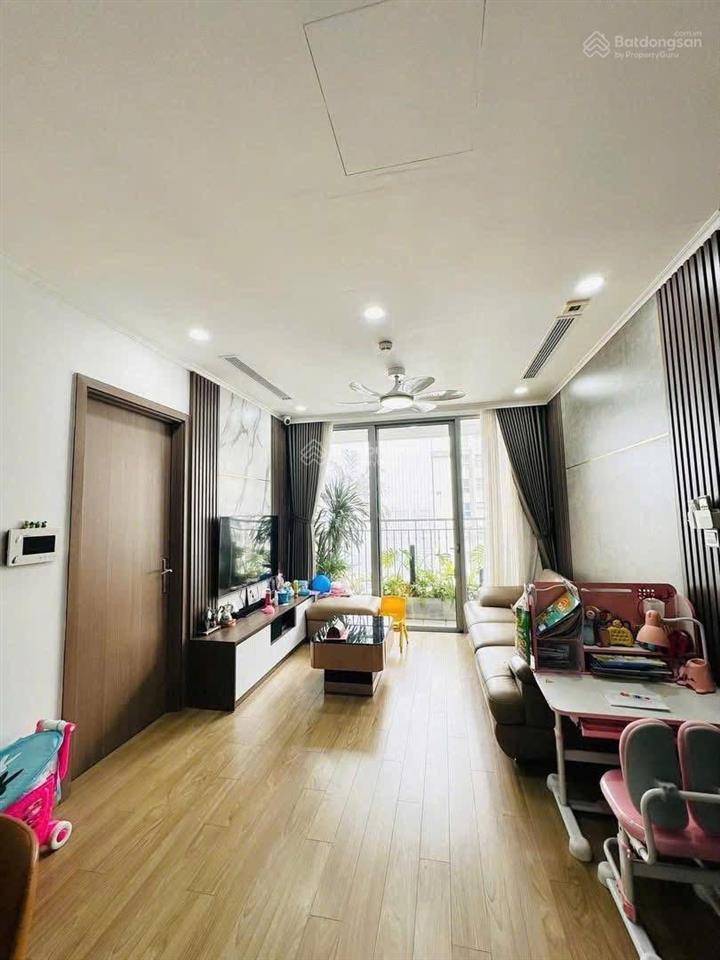 Tôi cần bán căn hộ 2 phòng ngủ 96m2, giá 7,6 tỷ golden land nguyễn trãi