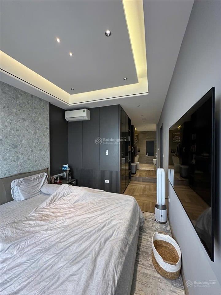 Tôi cần bán căn hộ 2 phòng ngủ 96m2, giá 7,6 tỷ golden land nguyễn trãi