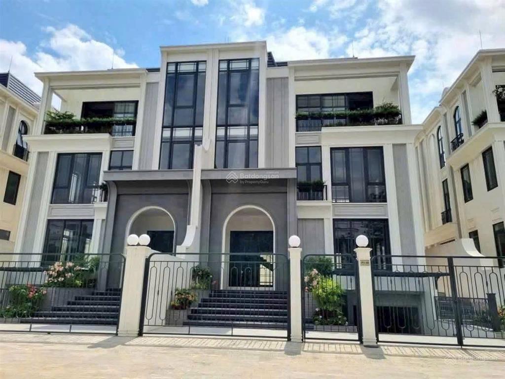 Bán biệt thự khu p ciputra, lô đẹp nhất diện tích 300m mặt đường nguyễn văn huyên. giá đầu tư