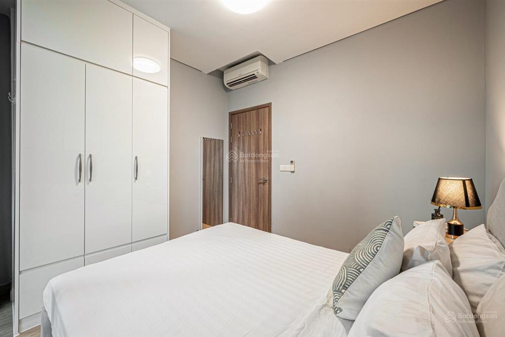 Chính chủ cho thuê gấp chcc the gold view dt 70m2, 2pn, 1wc, giá 14tr/th.  0961 663 *** (thịnh)