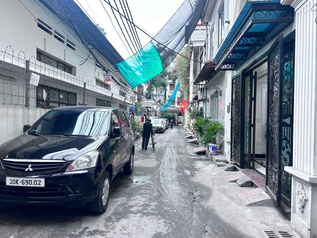 Nhà lô góc 6 tầng thang máy ô tô vào nhà giảm còn 11,8 tỷ, dt 50m2 mặt tiền 6m đường trước nhà 4m