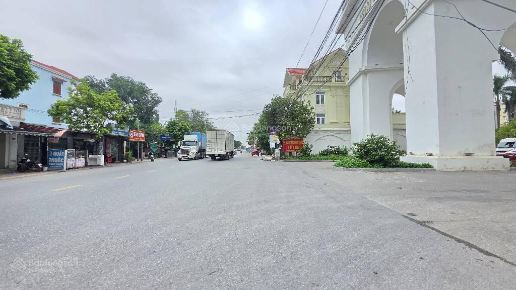 Lô góc  trục chính thông số vàng 62m  mặt tiền 5.6m  dài 11m. đường rộng thênh thang 22