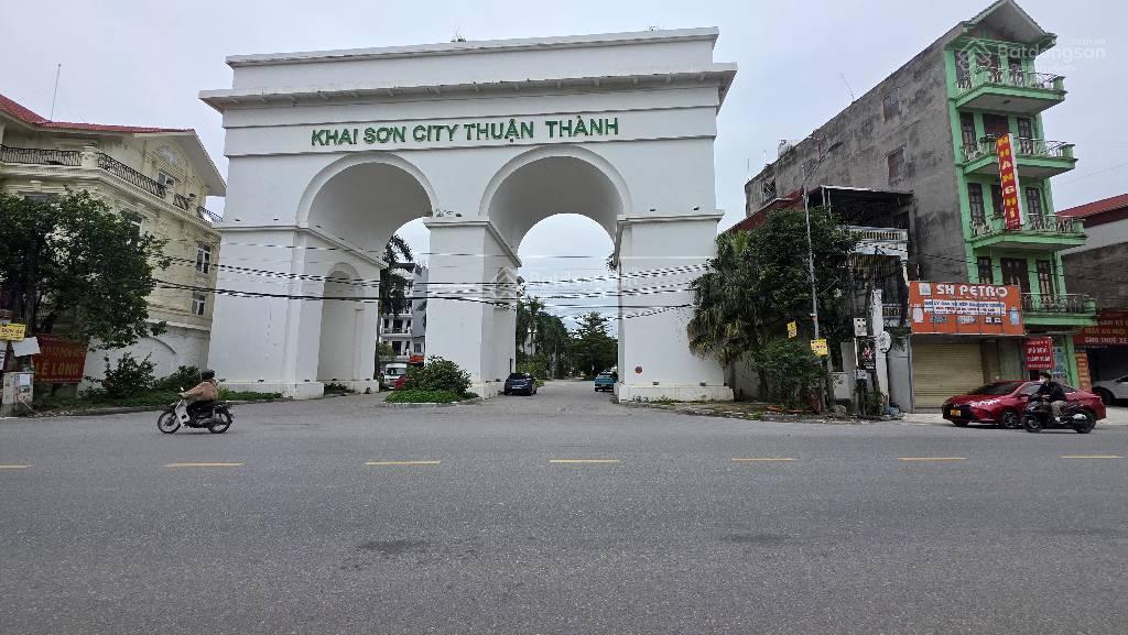 Lô góc  trục chính thông số vàng 62m  mặt tiền 5.6m  dài 11m. đường rộng thênh thang 22