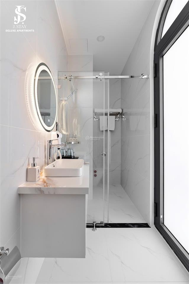 Căn hộ dịch vụ cao cấp  ban công thang máy  trần hưng đạo quận 1 gần bến thành, bitexco,...