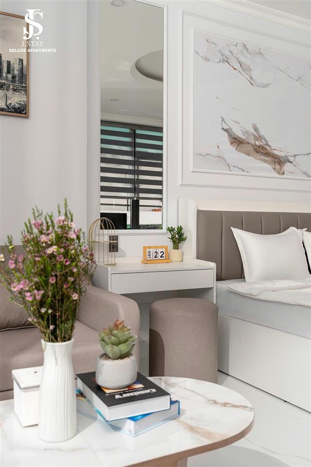 Căn hộ dịch vụ cao cấp  ban công thang máy  trần hưng đạo quận 1 gần bến thành, bitexco,...