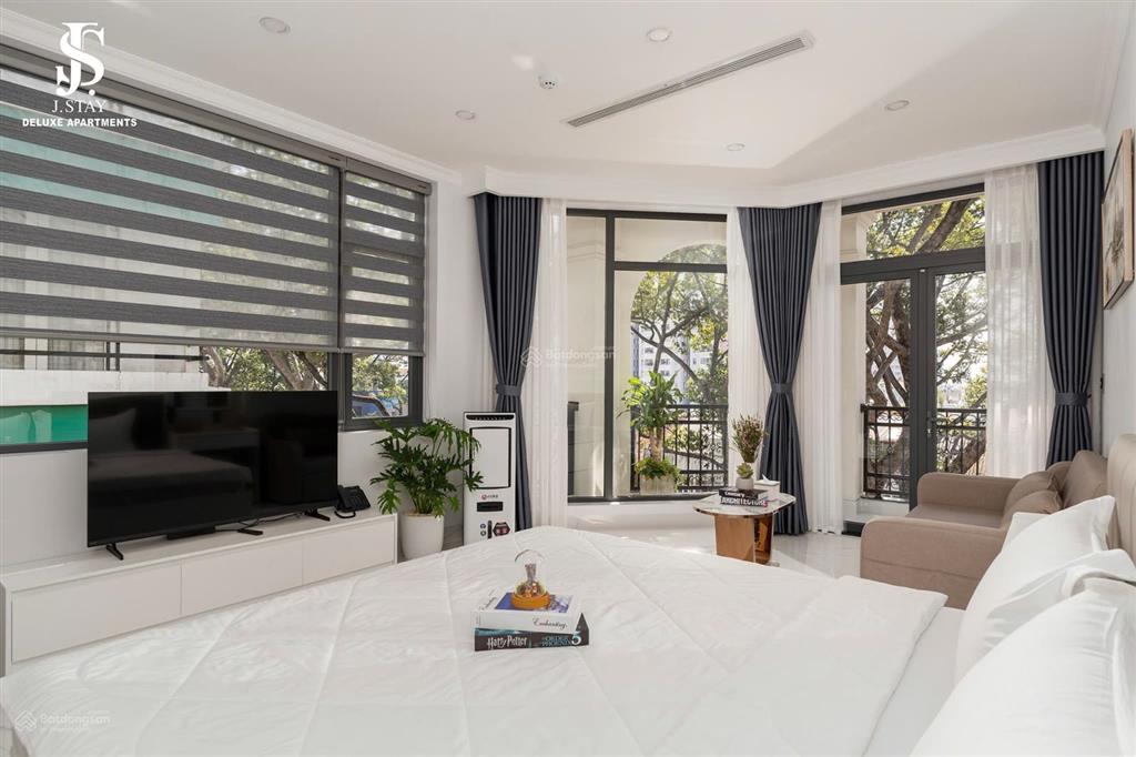 Căn hộ dịch vụ cao cấp  ban công thang máy  trần hưng đạo quận 1 gần bến thành, bitexco,...