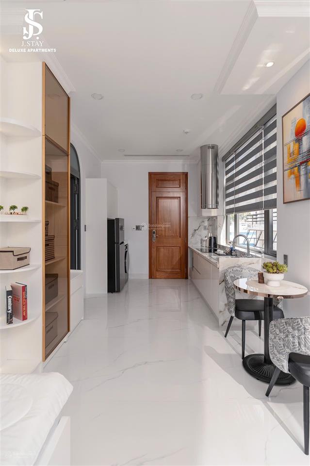 Căn hộ dịch vụ cao cấp  ban công thang máy  trần hưng đạo quận 1 gần bến thành, bitexco,...