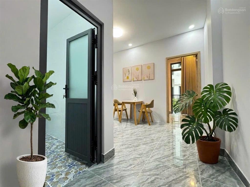 Cho thuê căn hộ 1 phòng ngủ, ban công, máy giặt quận 4 ngay cầu ông lãnh giáp quận 1