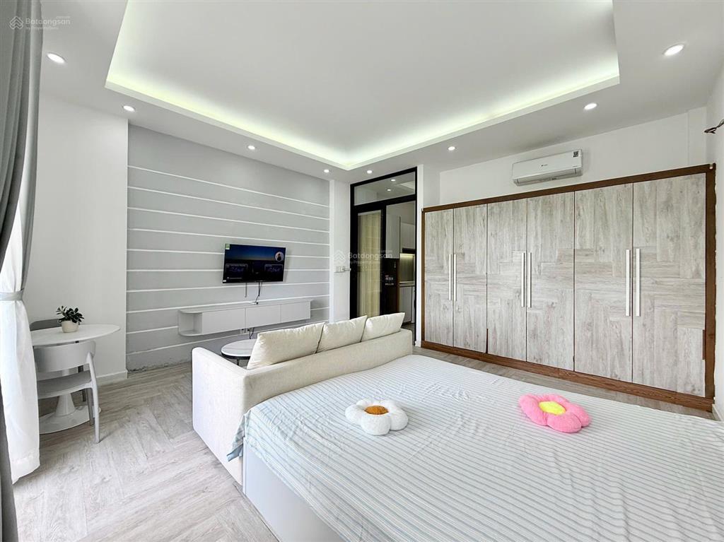 Cho thuê chdv q3  ban công, máy giặt riêng, an ninh 24/7  gần công viên tao đàn q1