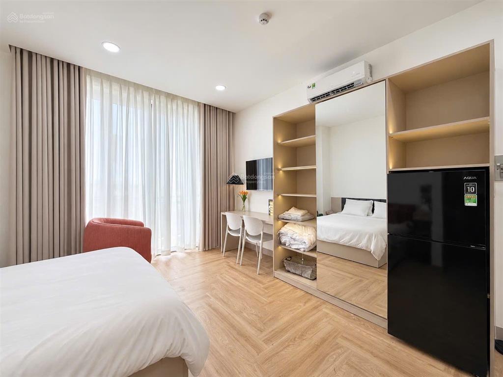 Cho thuê căn hộ studio ban công quận 3  full nội thất, máy giặt riêng, ban công giáp quận 1