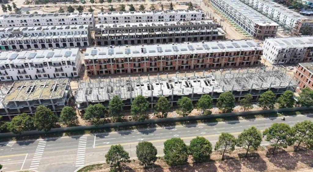 Bán nhà phố green city becamex bình dương  5x30m, 1 trệt 2 lầu  giá 5.85 tỷ