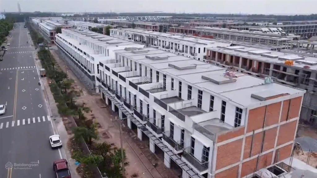 Bán nhà phố green city becamex bình dương  5x30m, 1 trệt 2 lầu  giá 5.85 tỷ